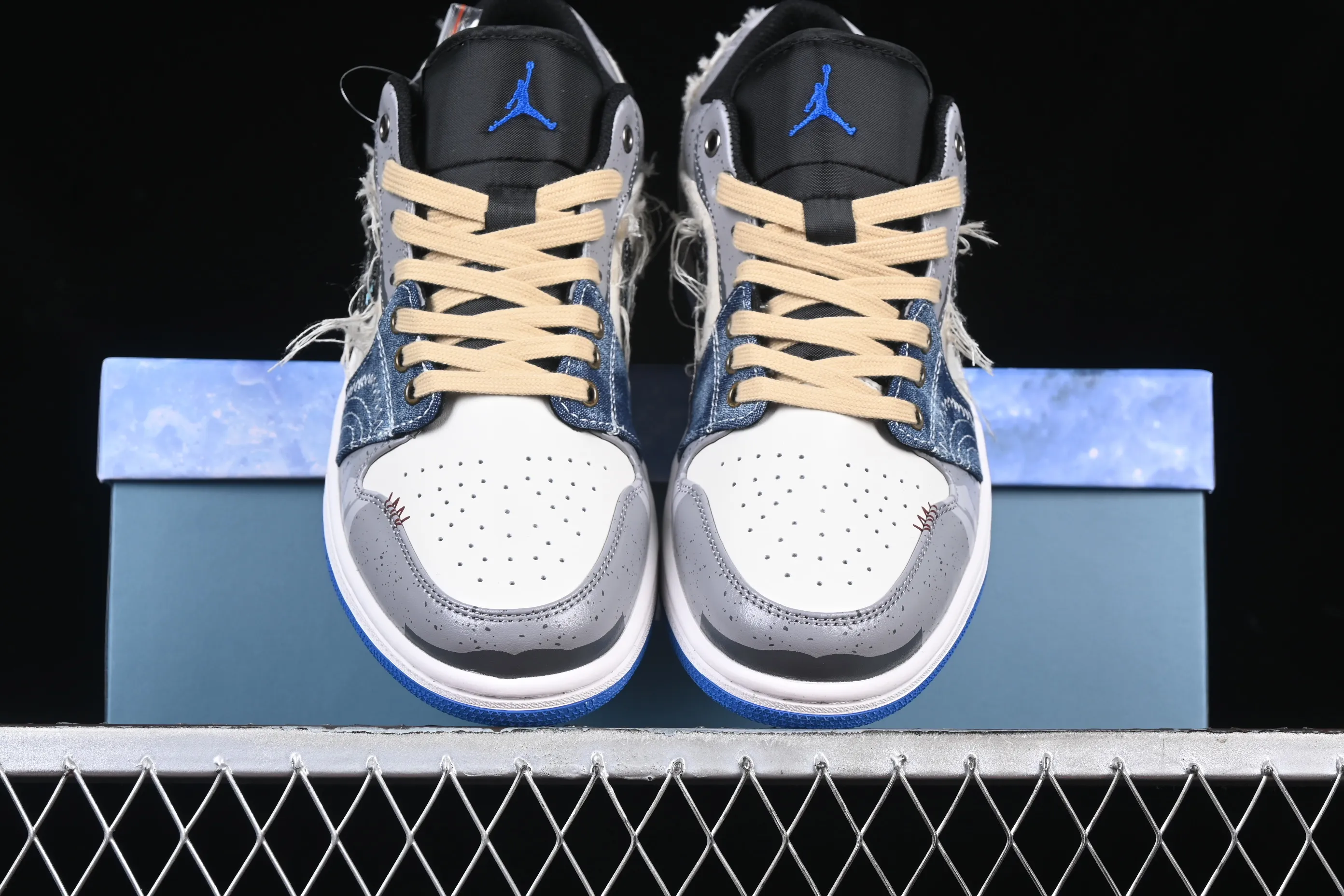 All Categories Air Jordan Jordan Series Basketball Shoes Air Jordan 1 Low Air Jordan 1 Low AJ1 Joe 1 Panda Prank Wave Fisherman Overfishing Blue Brown Gray Low-top Retro Basketball Shoes 553558-140